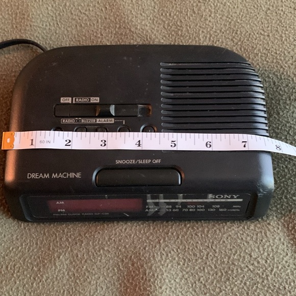 Sony Dream Machine alarm clock radio. - Picture 5 of 8